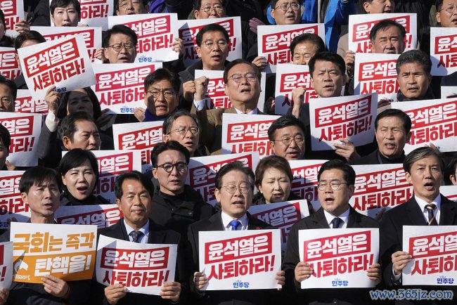 “这是2024年的大韩民国吗？”6小时戒严令下的怯生生、零乱与大怒